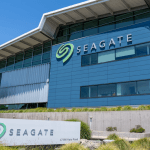 discos duros almacenados en un centro de datos