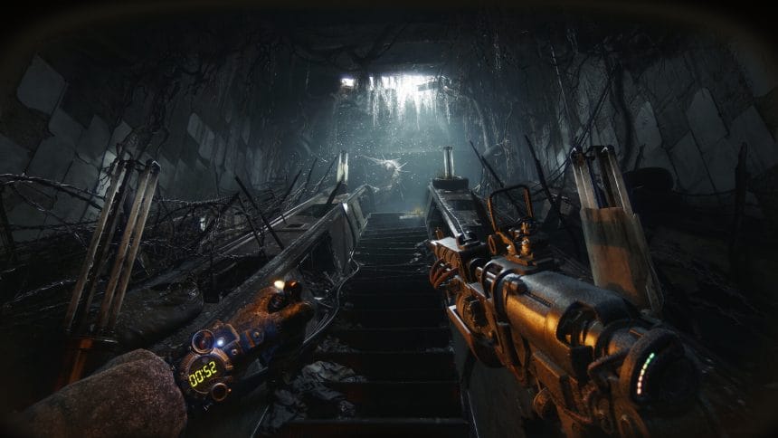 Protagonista enfrentándose a criatura en gameplay de Metro