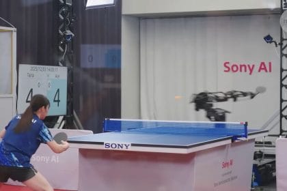 Robot de Sony jugando al tenis de mesa con alta velocidad