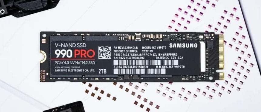 SSD Samsung 990 Pro auténtico con PCB negro y falso con PCB azul