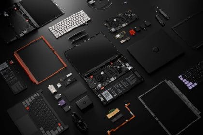 Framework Laptop 13 Pro cerrado con chasis de aluminio