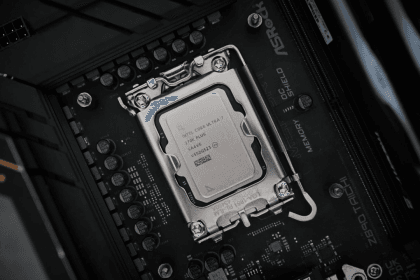 CPU híbridas de Intel sobre fondo técnico