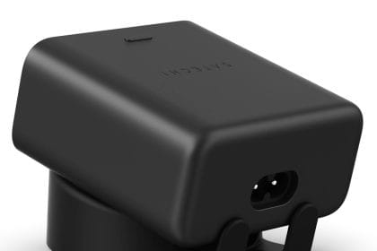 Cargador ChargeView 140 W de Satechi con pantalla y cuatro puertos USB-C