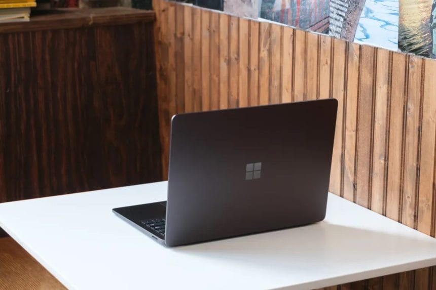 Surface Laptop con pantalla OLED