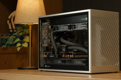 PC Mini-ITX Greyscale con refrigeración líquida custom