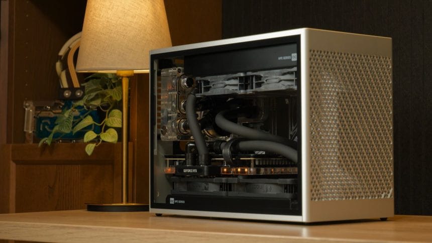 PC Mini-ITX Greyscale con refrigeración líquida custom