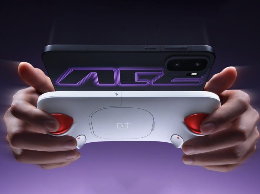 Mando para juegos OnePlus 12 acoplado al smartphone