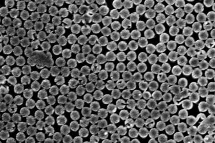 Dispositivo nanoscale que genera electricidad desde la evaporación de agua