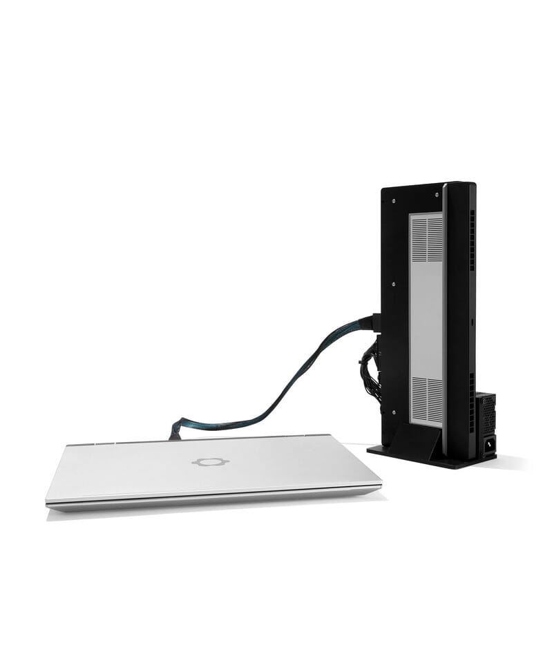Framework Laptop 16 con kit OCuLink conectado a tarjeta gráfica externa