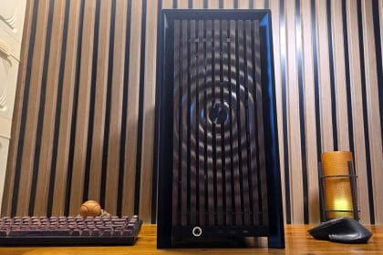 Corsair Frame 4000 con frontal de madera ondulada