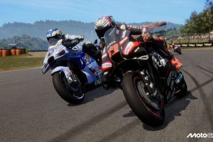 captura de MotoGP 26 con motos en carrera en un circuito oficial