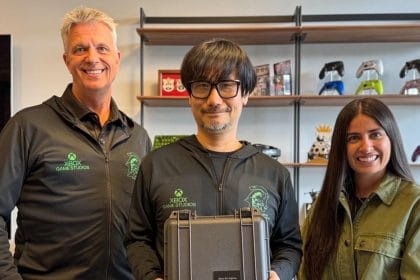 Hideo Kojima con la directiva de Xbox en Redmond