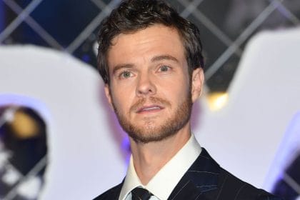 Cartel promocional de Companion con Jack Quaid
