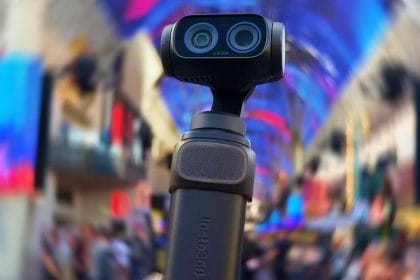 Cámara Insta360 Luna Ultra con diseño modular y pantalla OLED