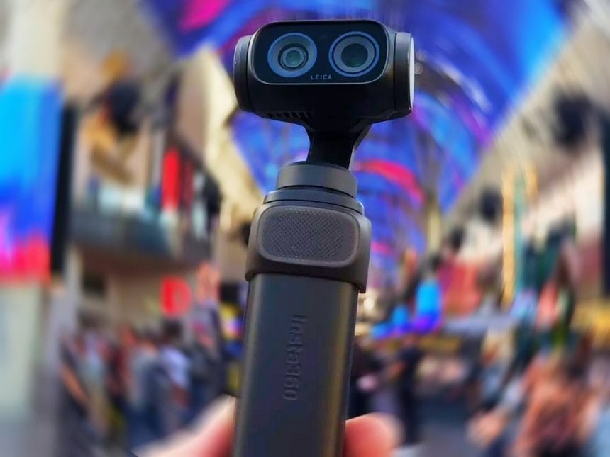 Cámara Insta360 Luna Ultra con diseño modular y pantalla OLED