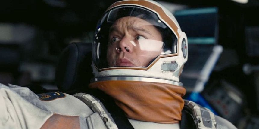 Fotograma de Interstellar con Matthew McConaughey viajando por el espacio