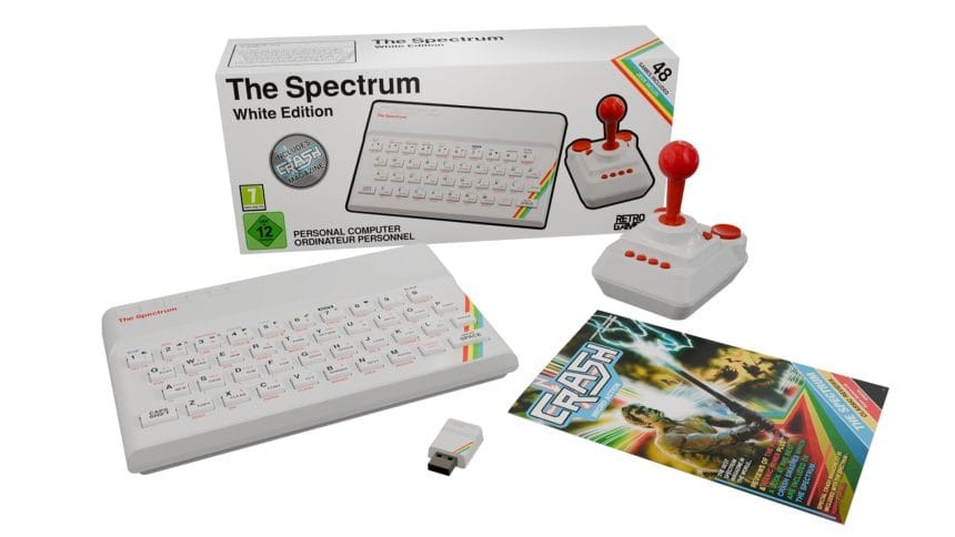 The Spectrum White Edition con acabado blanco y mando a juego