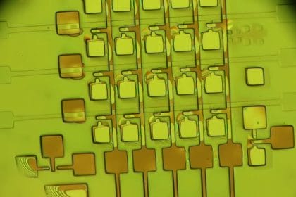 Celdas de DRAM fabricadas en un cobertizo