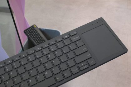 Framework Wireless Touchpad Keyboard visto de frente