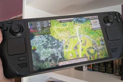 Steam Deck con el juego Masters of Albion en pantalla