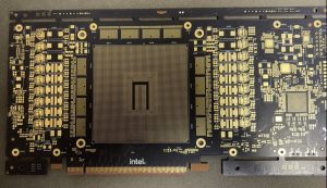 PCB filtrado Intel Crescent Island con anotaciones Xe3P 160 GB LPDDR5X y conector 16 pines