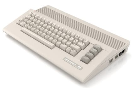 Commodore C64C Ultimate con moldes originales de 1986