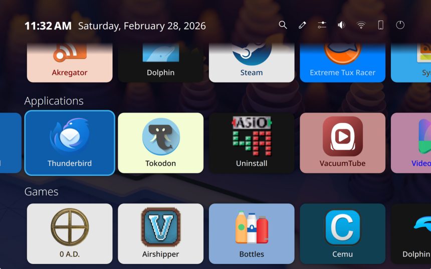 Interfaz del modo Plasma Bigscreen en KDE Plasma 6.7 Beta en un televisor grande