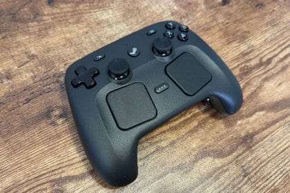 Diseño del Steam Controller con botones y trackpads