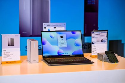 Unidad NAS Minisforum S5 con procesador Intel Core serie 3
