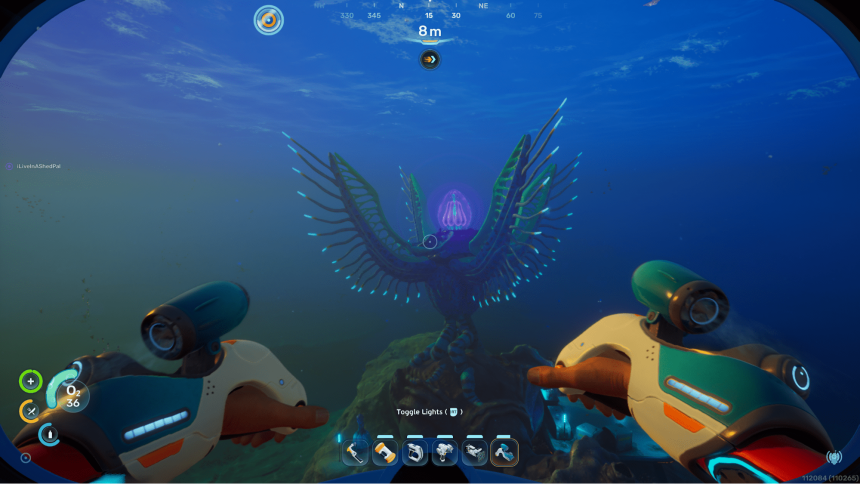 Personaje abriendo una cocina en Subnautica 2
