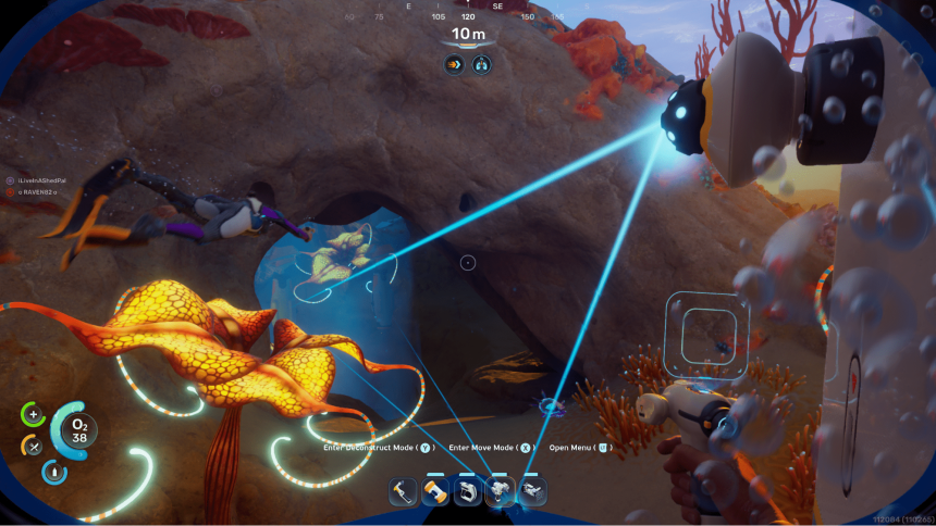 Base submarina en Subnautica 2 con paneles solares instalados