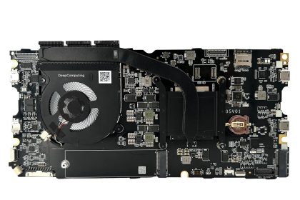 Placa base DC-ROMA RISC-V Mainboard III instalada en un Framework Laptop 13