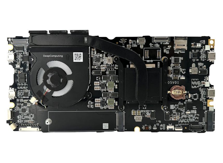 Placa base DC-ROMA RISC-V Mainboard III instalada en un Framework Laptop 13