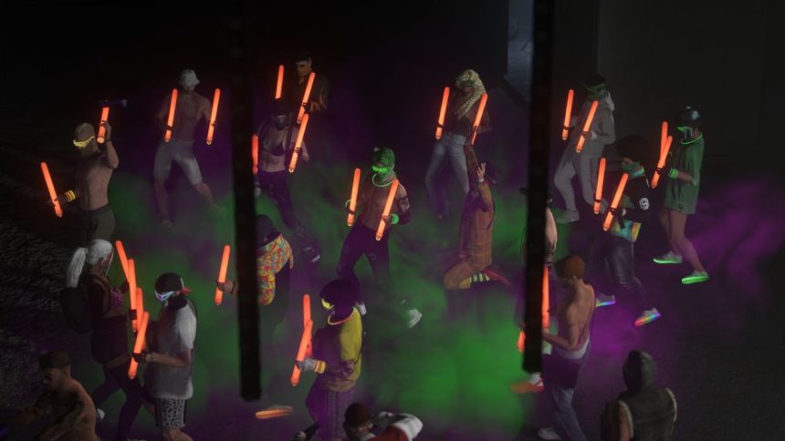 Interior de club subterráneo en GTA RP con multitud de jugadores