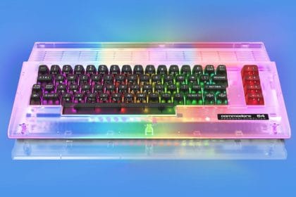 Commodore 64C Ultimate Edition en su diseño clásico