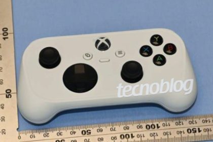 Nuevo mando Xbox en color blanco y negro