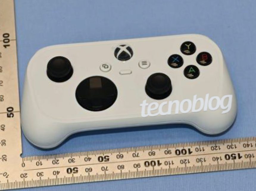 Nuevo mando Xbox en color blanco y negro