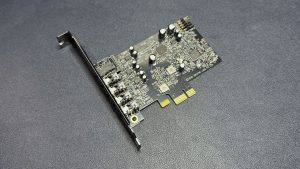 Vista frontal de la Creative Sound Blaster Audigy FX Pro con conectores 3.5 mm