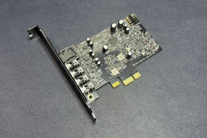 Vista frontal de la Creative Sound Blaster Audigy FX Pro con conectores 3.5 mm