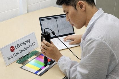 Pantalla OLED flexible presentada por LG Display