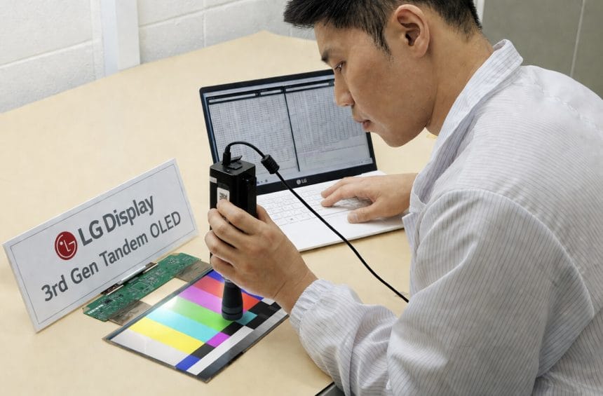 Pantalla OLED flexible presentada por LG Display