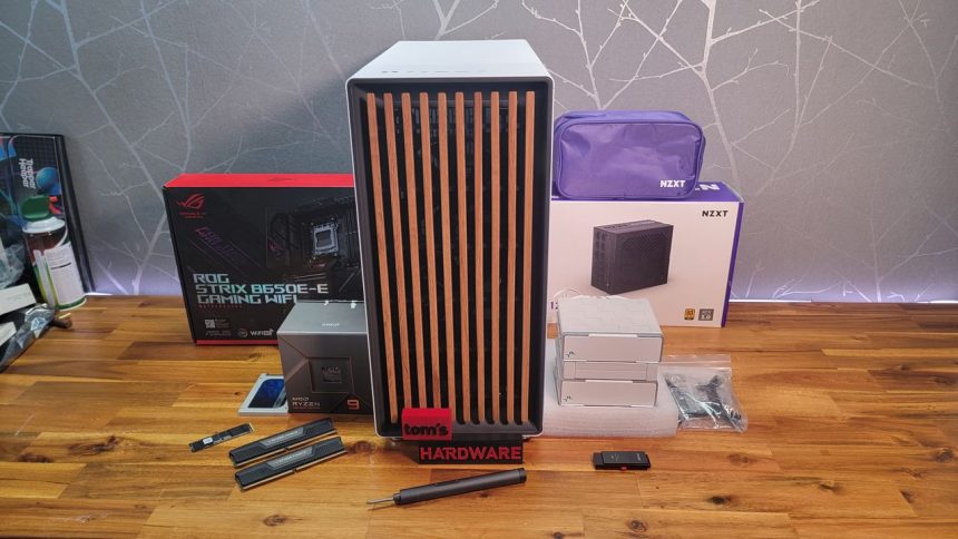 Jugadores de PC ensamblando un equipo