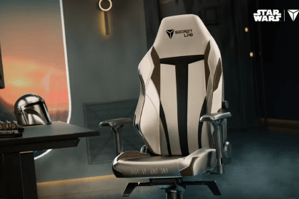Silla gaming Secretlab Mandalorian Titan Evo con acabado cromado similar a armadura Beskar